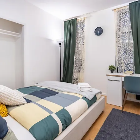 Charming 2 Bd Unit In Central Manhattan